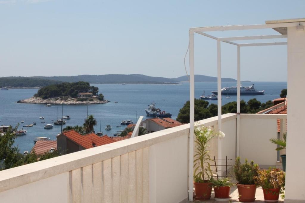 Apartments & Rooms Zlatica Hvar Хвар Экстерьер фото